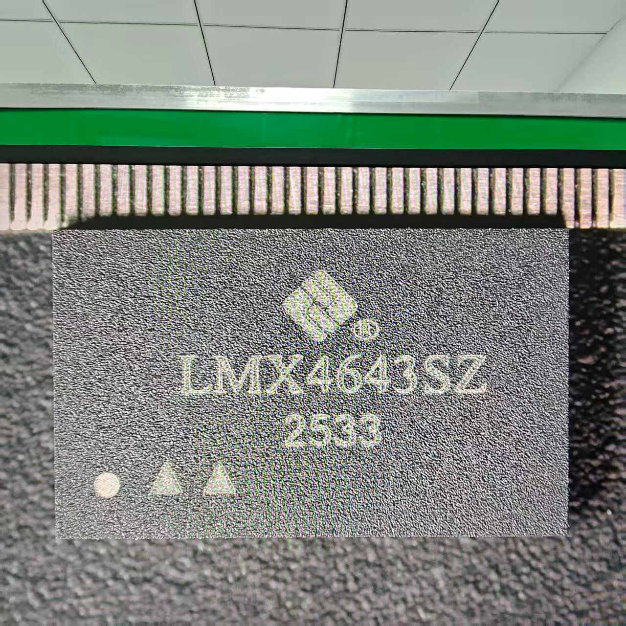 LMX4643SZ